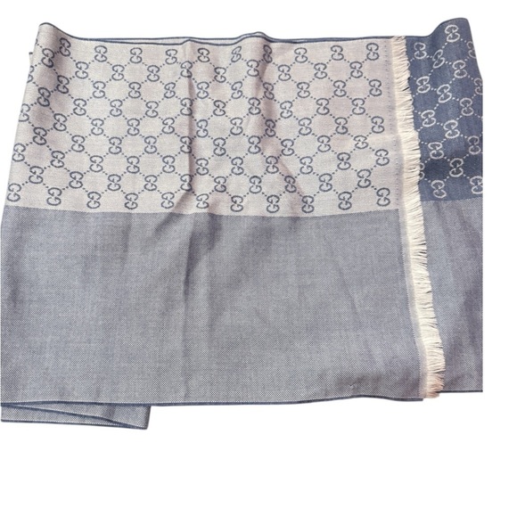 Gucci scarf double sided with monogram logo in light and dark blue. - Picture 2 of 5